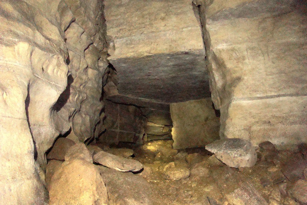 Facts or Fiction: The mythology behind Cueva de los Tayos in Ecuador 2 Corredor Cueva de los Tayos | Ecuador